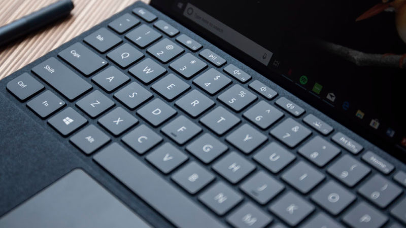 Illustration for article titled Microsoft Surface Go puede ser el tablet Windows 10 asequible pero de calidad que estabas esperando